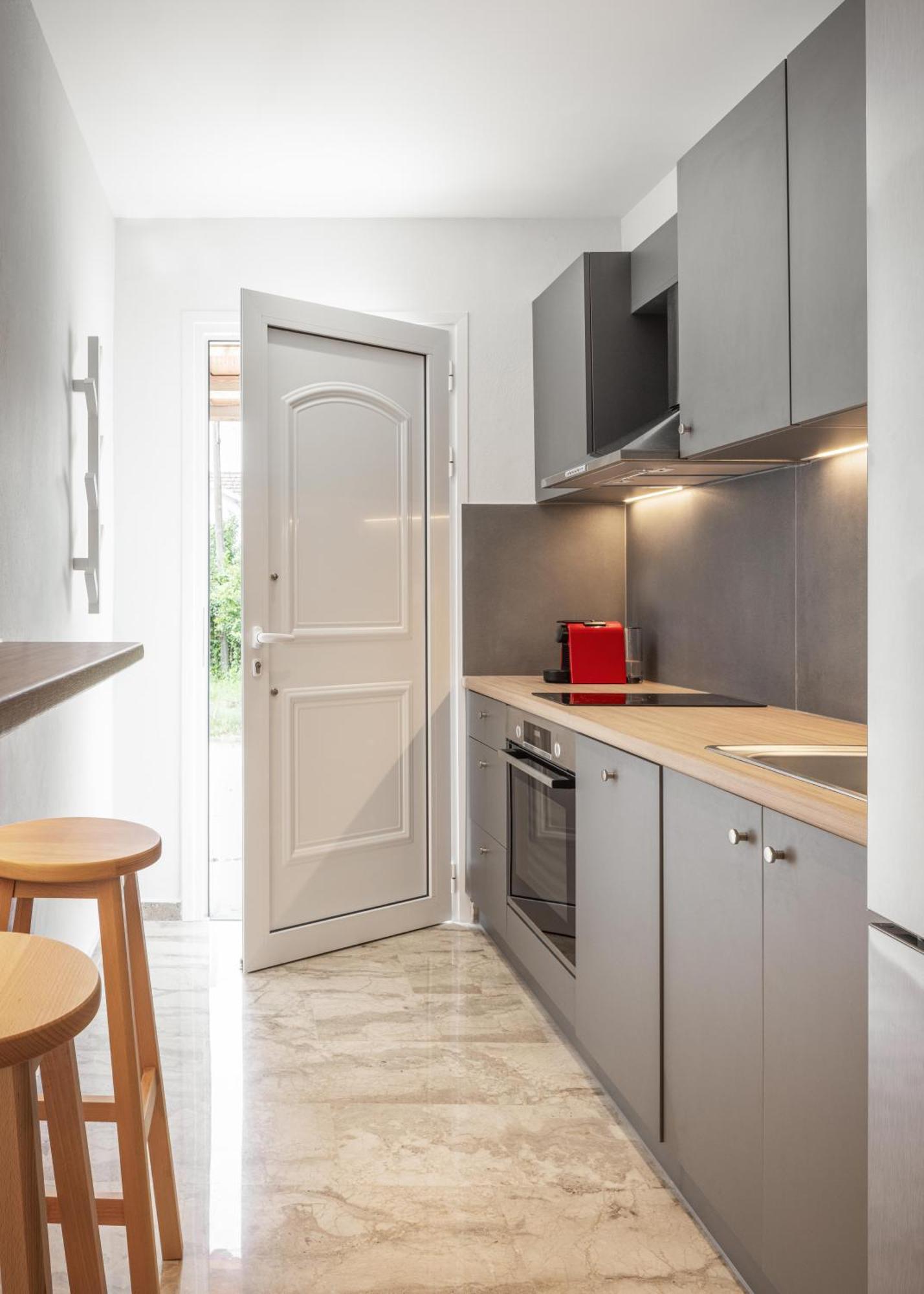 Minimalist Apartment Near The Airport And The City Center Kanálion Eksteriør bilde