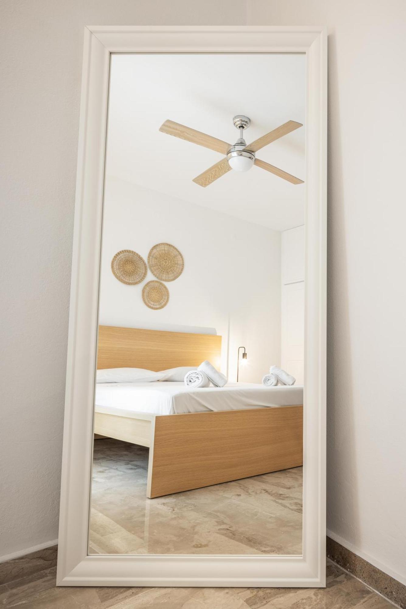 Minimalist Apartment Near The Airport And The City Center Kanálion Eksteriør bilde